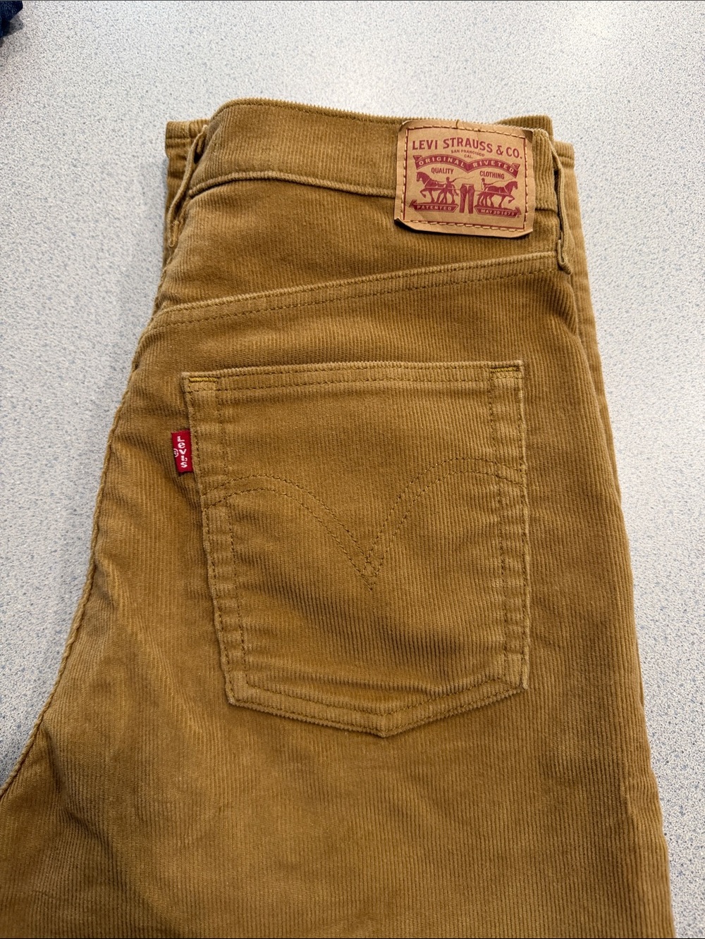 Levi's women’s Corduroy Pants - Mustard Brown rib cage straight ankle 32